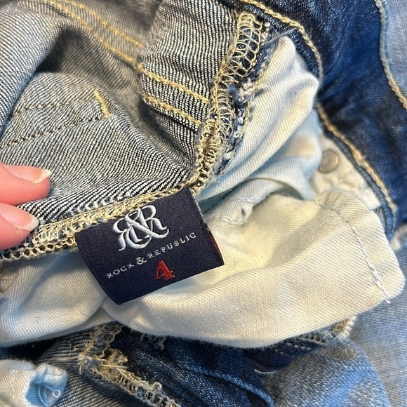 Rock & Republic Distressed Blue Jeans - Picture 3 of 7